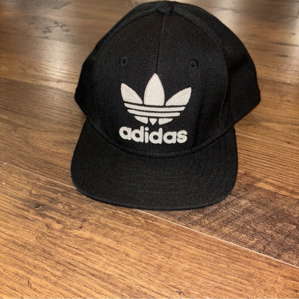ADIDAS Originals Men’s Trefoil Chain Snapback Hat Black/White S48638